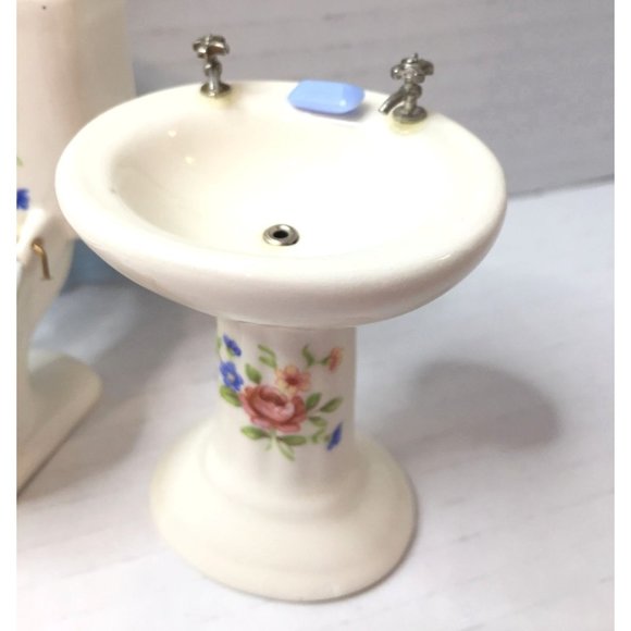 Dollhouse Porcelain Bathroom Tub Sink Toilet Curtains Miniature Set Floral Vtg - Picture 5 of 10